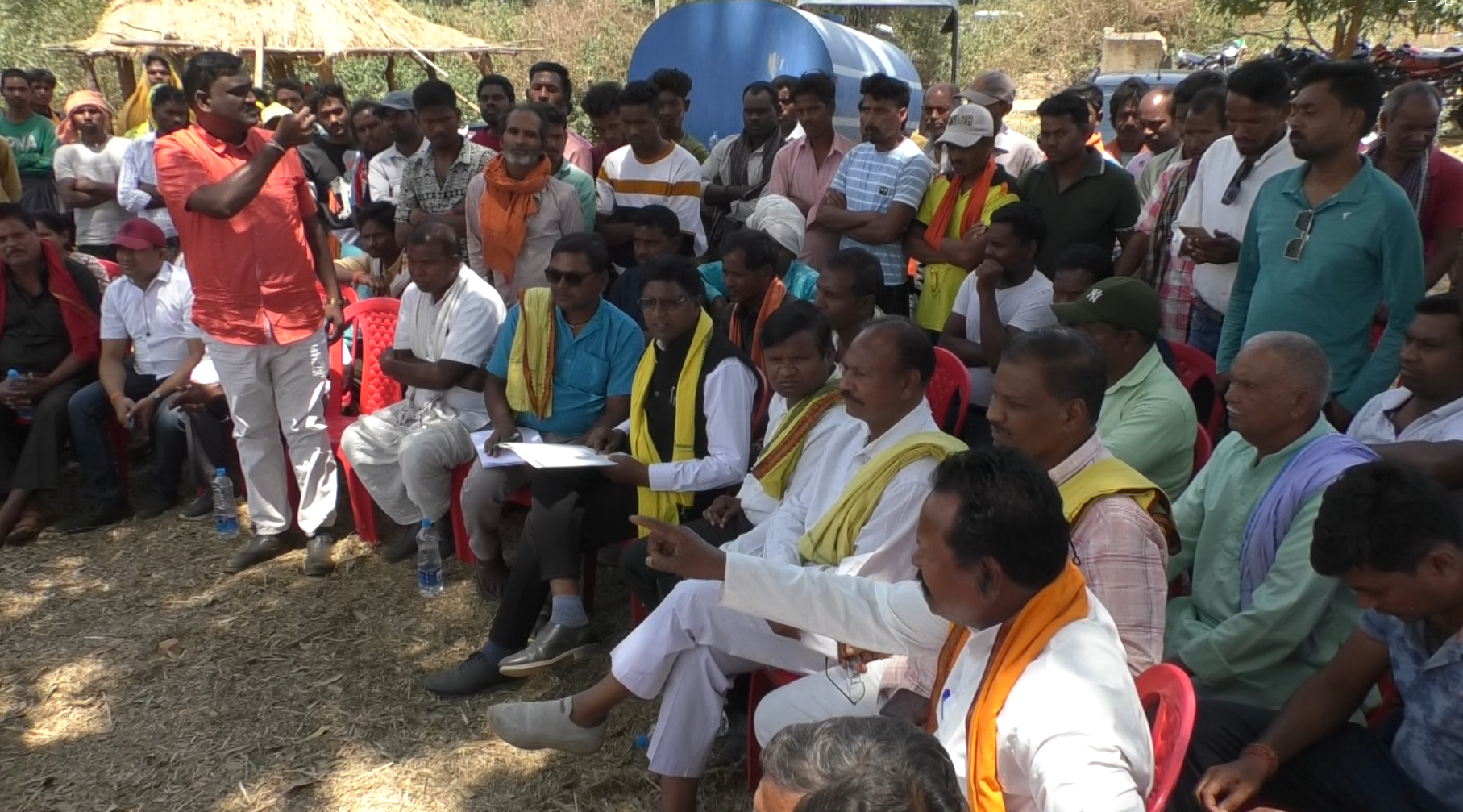 VIDEO : क्रेशर संचालक विनोद अग्रवाल के धमकाने के बाद पहाड़ी कोरवा ने कर ली आत्महत्या।