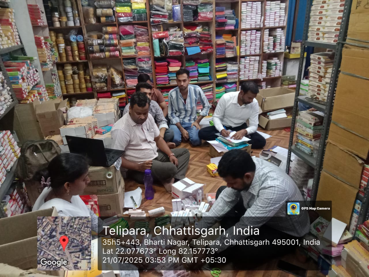 कॉस्मेटिक दुकान में मिला मेडिसिन का जखीरा, जब्त कर मामला दर्ज.