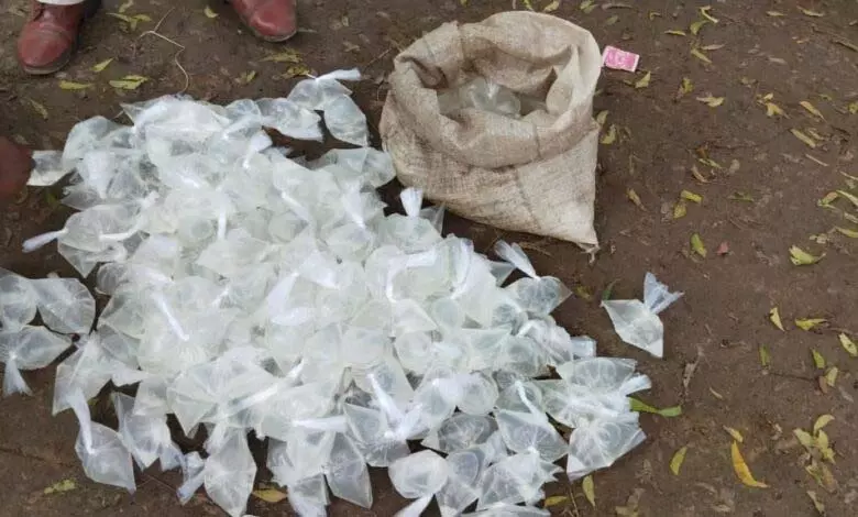 पुलिस ने किया डरावना खुलासा! 30 लीटर अवैध महुआ शराब लावारिश हालत में बरामद