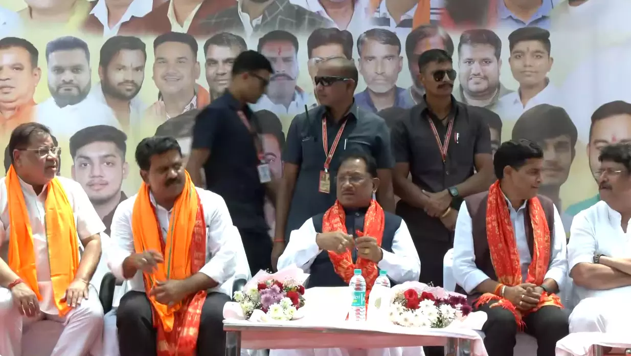 CM साय ने दिखाई हरी झंडी, डोंगरगढ़ में उमड़ा भक्तों का जनसैलाब – नवरात्र पर विशेष इंतज़ाम