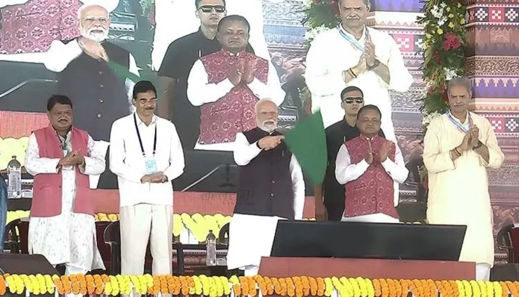 पीएम मोदी ने दिखाई हरी झंडी, छत्तीसगढ़ की पहली अमृत भारत एक्सप्रेस हुई रवाना – नई यात्रा का अनुभव अब आम आदमी के लिए