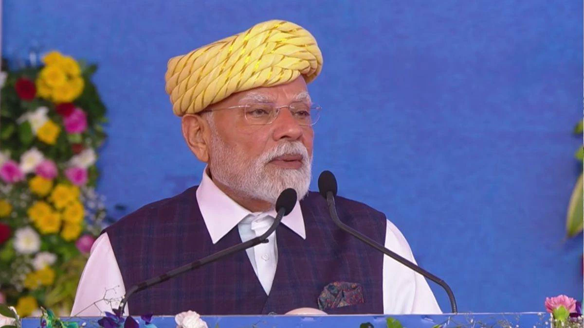 भावनगर में पीएम मोदी ने किया रोड शो, 34 हजार करोड़ की विकास परियोजनाओं की दी सौगात