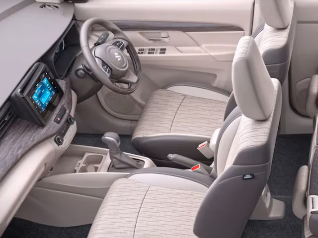 Ertiga खरीदने से पहले ज़रा ठहरिए…! 4 लाख कम में आ गई 7-सीटर कार, फीचर्स देख दंग रह जाएंगे