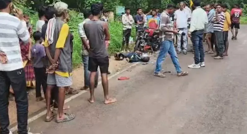 गरियाबंद NH पर मौत की दस्तक! पिकअप की जबरदस्त ठोकर, एक युवक की जान गई – दूसरा जिंदगी और मौत से जूझ रहा