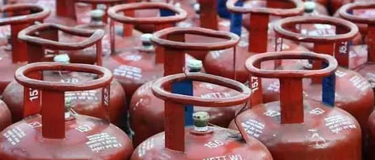 महासमुंद में मचा हड़कंप! होटल-ढाबों में खाद्य विभाग की धड़ाकेदार रेड – 57 गैस सिलेंडर जब्त