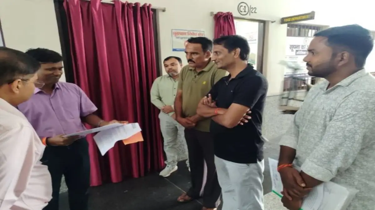 सूरजपुर: RTE राशि गबन का आरोप! 55 से अधिक फर्जी स्कूलों में करोड़ों का हेराफेरी, कांग्रेस ने कलेक्टर को सौंपा ज्ञापन