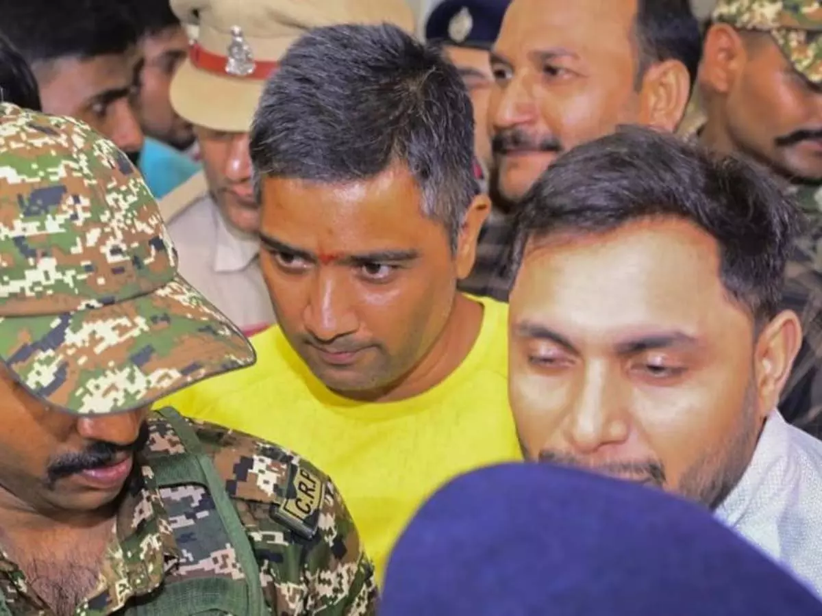 भूपेश बघेल के बेटे चैतन्य पर कानून का शिकंजा! आज हो सकती है गिरफ्तारी, EOW की बड़ी तैयारी भूपेश बघेल के बेटे चैतन्य पर कानून का शिकंजा! आज हो सकती है गिरफ्तारी, EOW की बड़ी तैयारी
