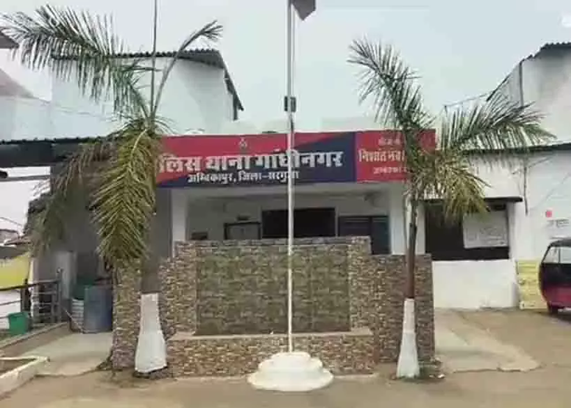 अंबिकापुर: पेट्रोल पंप से 12.50 लाख का गबन… दो चेक बाउंस, मैनेजर फरार! पुलिस की गिरफ्त से बाहर काला सच