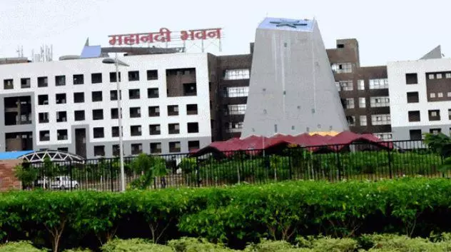 IAS Transfer Breaking: नए मुख्य सचिव ने संभाला पदभार और मच गया बड़ा उलटफेर, एक झटके में बदले 14 अफसरों के विभाग