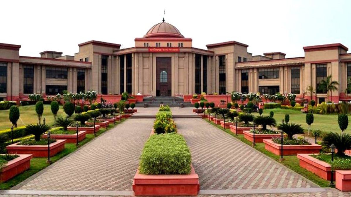 सड़कों की लापरवाही से 19 मौतें… हाईकोर्ट का गुस्सा फूटा, PWD-NHAI को कड़ी चेतावनी – अब बख्शा नहीं जाएगा!