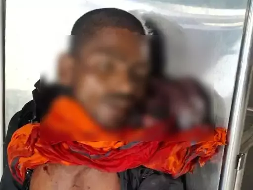 नवरात्रि की रात दुर्गा पंडाल में सनसनी: युवक ने दोस्त का गला रेतकर की हत्या नवरात्रि की रात दुर्गा पंडाल में सनसनी: युवक ने दोस्त का गला रेतकर की हत्या