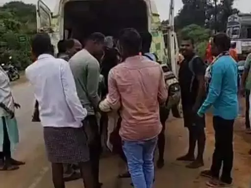 श्रद्धालुओं के जत्थे पर मौत की ट्रैक्टर टक्कर…मां दंतेश्वरी दर्शन को निकले श्रद्धालुओं की यात्रा मातम में बदली