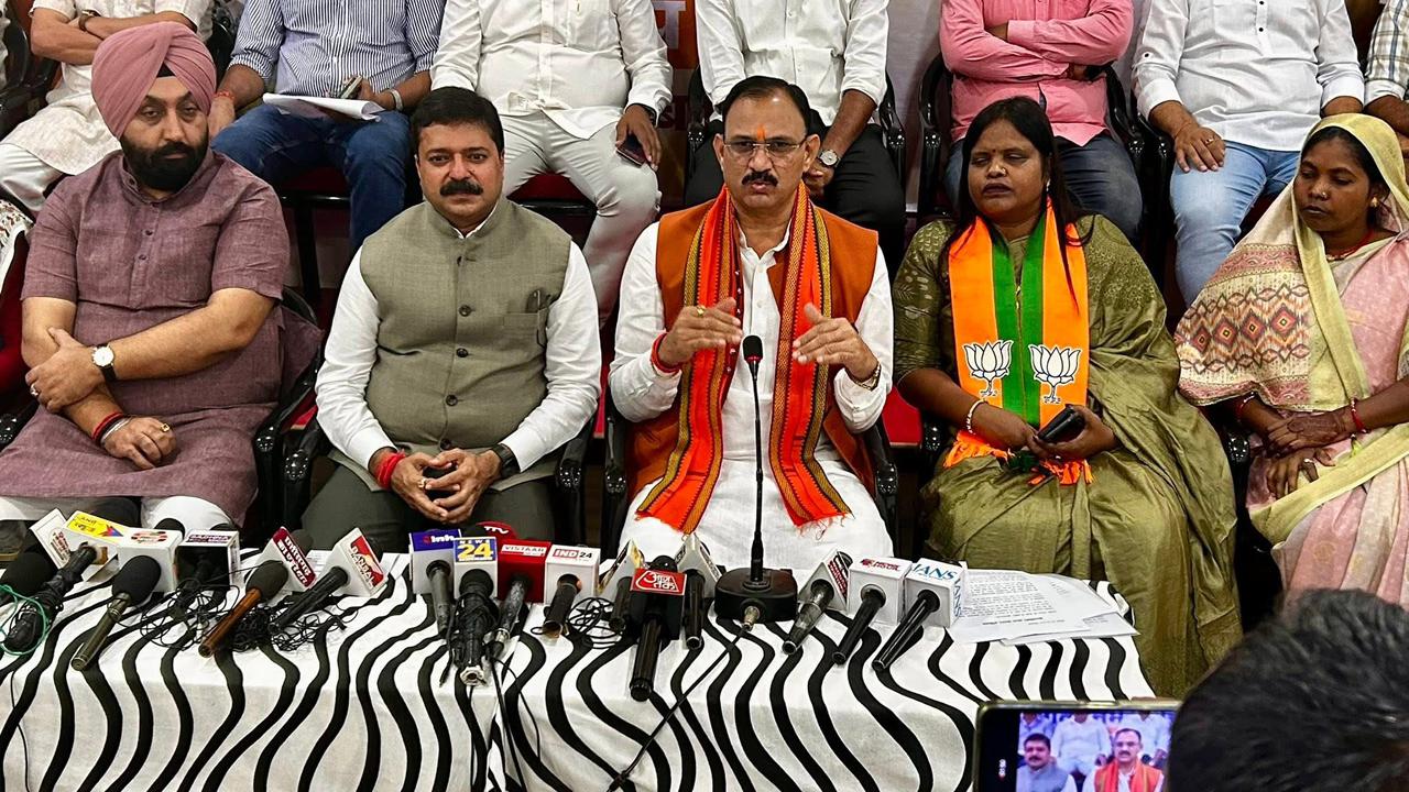 अंबिकापुर में आयोजित पत्रकार वार्ता में मंत्री जायसवाल ने कहा….आत्मनिर्भर भारत अब ‘योजना नहीं, जन आंदोलन’ बन चुका है