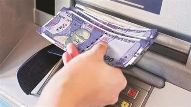 cash withdrawal: कैश निकालने का नियम बदल! महीने में कितनी बार निकाल सकते हैं कैश?