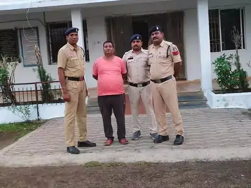 सरकारी नौकरी का झांसा, 45 लाख का चूना!” — कांकेर से फर्जी अधिकारी गिरफ्तार, 25 लोगों को ठगी का शिकार