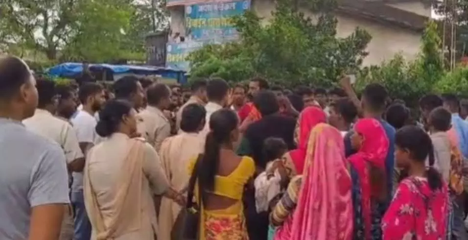 रायगढ़ में एंबुलेंस में संदिग्ध रूप से युवक की मौत, परिजनों ने जताया रोष