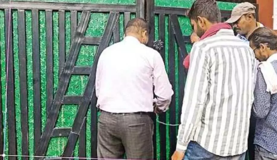 बिलासपुर में ओयो होटल को निगम ने किया सील, महिला पर सेक्स रैकेट चलाने का आरोप बिलासपुर में ओयो होटल को निगम ने किया सील, महिला पर सेक्स रैकेट चलाने का आरोप