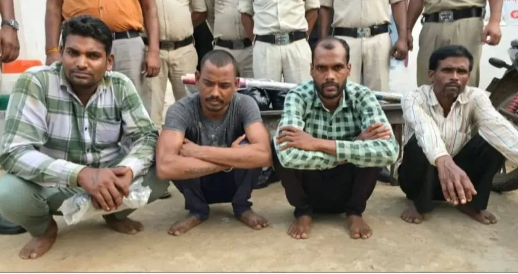 SECL नौकरी पाने की लालच में खून की साजिश: देवर ने दी भाभी-भतीजी की हत्या की सुपारी, चार गिरफ्तार SECL नौकरी पाने की लालच में खून की साजिश: देवर ने दी भाभी-भतीजी की हत्या की सुपारी, चार गिरफ्तार