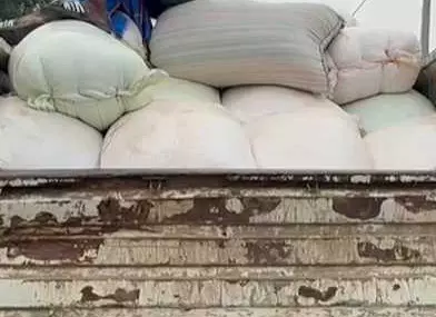 मध्यरात्रि का खेल: ओडिशा से आया ‘धान माफिया ट्रक’, 400 बोरा जब्त — गरियाबंद में उजागर हुआ बड़ा फसल घोटाला!