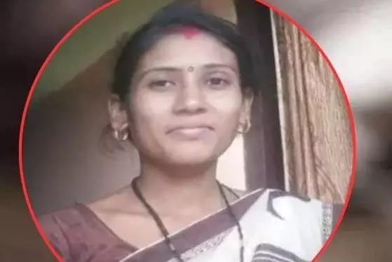 ममता बनी मौत!— पहले मासूम बेटी का गला घोंटा, फिर खुद फांसी पर झूल गई मां… बेटे ने भागकर बचाई जान