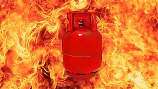 दिवाली की खुशियां मातम में बदलीं: नवी मुंबई में सिलेंडर ब्लास्ट, 6 साल की बच्ची समेत 4 जिंदा जले