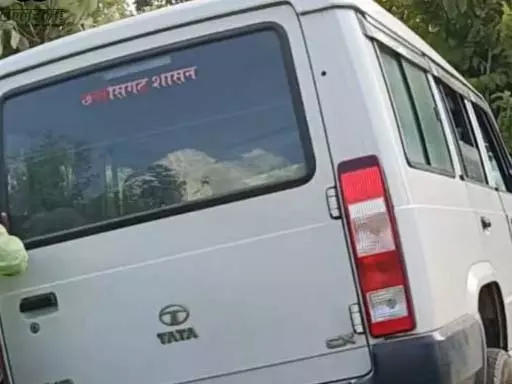 नायब तहसीलदार की बोलेरो ने बाइक सवारों को मारी जोरदार टक्कर — दो युवक गंभीर रूप से घायल, गरियाबंद में मचा हड़कंप