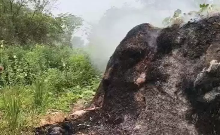 सुबह पैरावट में जली हुई हालत में मिली बेटी की लाश — बलौदाबाजार में रहस्यमय मौत से फैली सनसनी