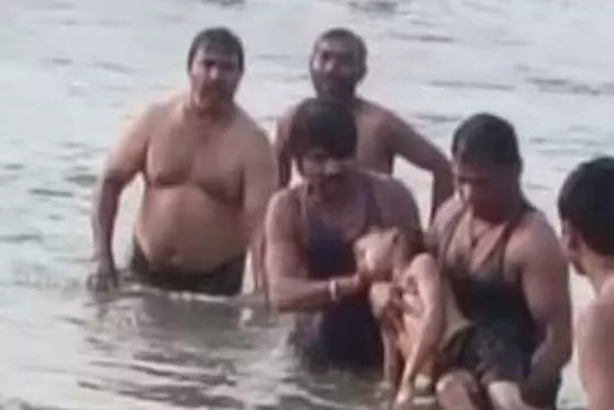 फिंगेश्वर में दर्दनाक हादसा! नहाने गया किशोर सूखा नदी में डूबा, दोस्तों की आंखों के सामने गई जान
