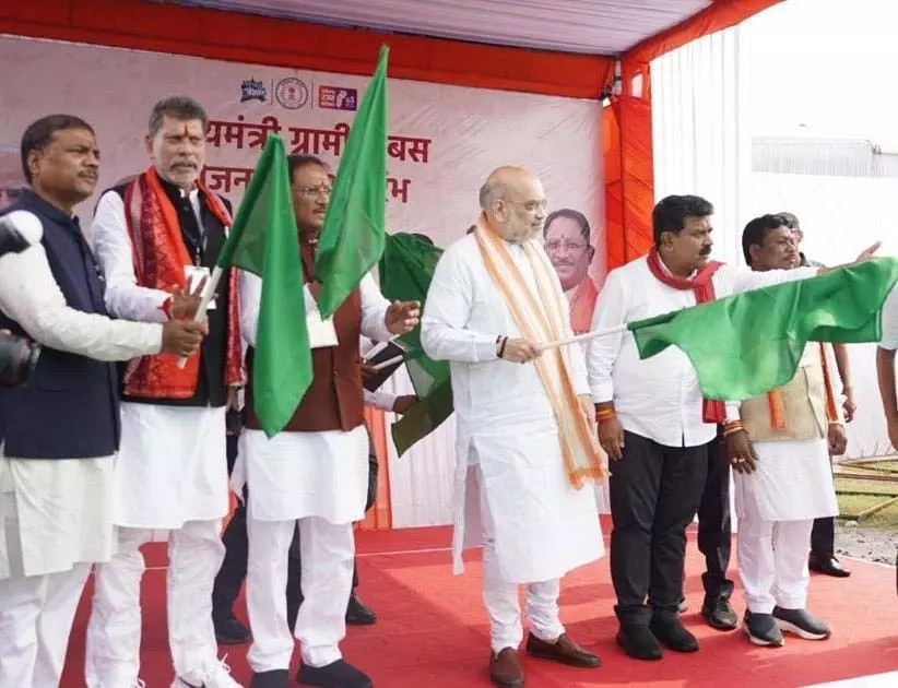 केंद्रीय गृहमंत्री अमित शाह ने मुख्यमंत्री ग्रामीण बस योजना का शुभारंभ किया, कहा — बस्तर से नक्सलवाद का अंत शीघ्र होगा