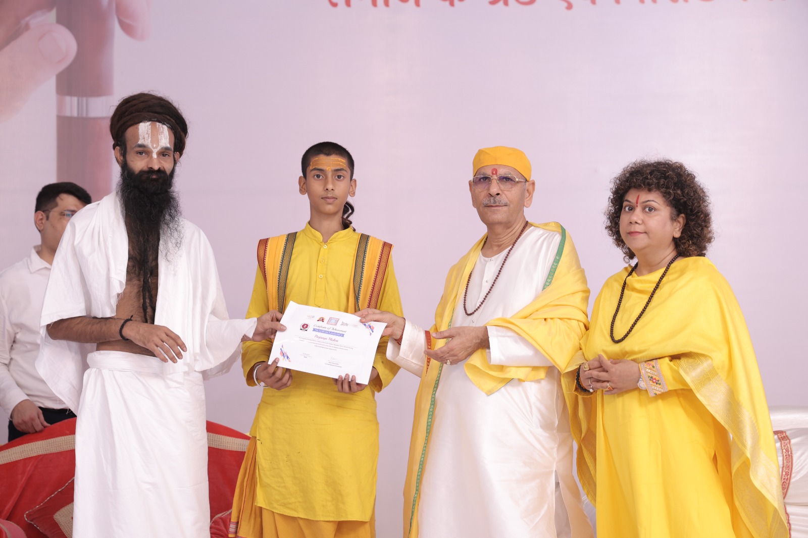 राष्ट्र के गौरवमयी विभूतियों का विश्व जागृति मिशन द्वारा सम्मान