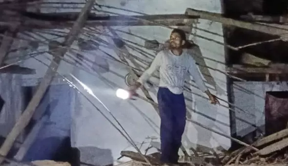 हाथियों के आतंक से हड़कंप: सूरजपुर के गांवों में कई परिवार हुए बेघर