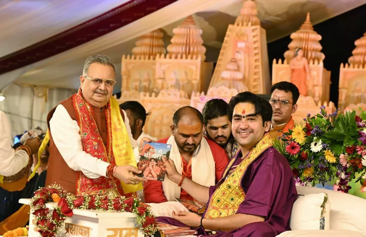 विधानसभा अध्यक्ष डॉ. रमन सिंह ने पंडित धीरेंद्र शास्त्री की कथा में लिया भाग, भक्ति और धर्म का संदेश साझा किया
