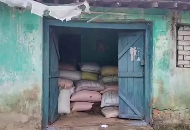 रायगढ़ में मंडी-राजस्व टीम की बड़ी कार्रवाई: 1200 बोरी अवैध धान जब्त
