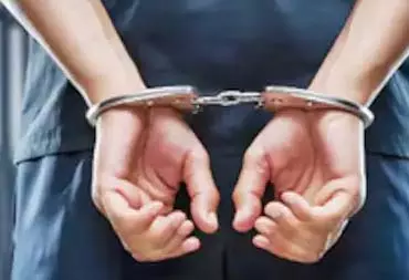 हेडमास्टर की काली हरकत रंगे हाथ पकड़ी! छात्रा पर गंदी नियत रखने वाला आरोपी गिरफ्तार