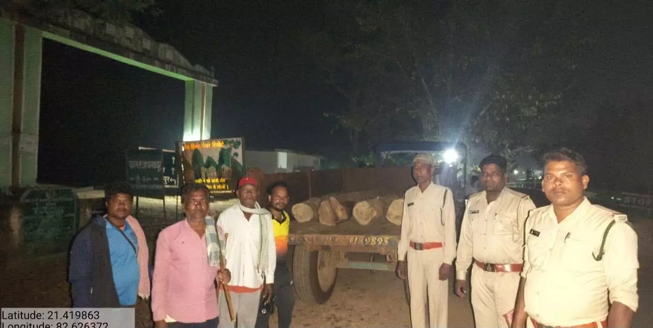 वन विभाग की बड़ी कार्रवाई: सागौन लकड़ी की तस्करी करते दो आरोपी गिरफ्तार, ट्रैक्टर जब्त
