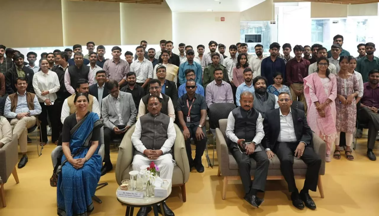 CM विष्णुदेव साय ने गुजरात के NAMTECH कॉलेज का किया दौरा