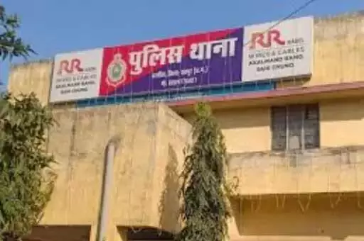 मोबाइल शॉप में सेंधमारी, चोर ले उड़े 57 स्मार्टफोन