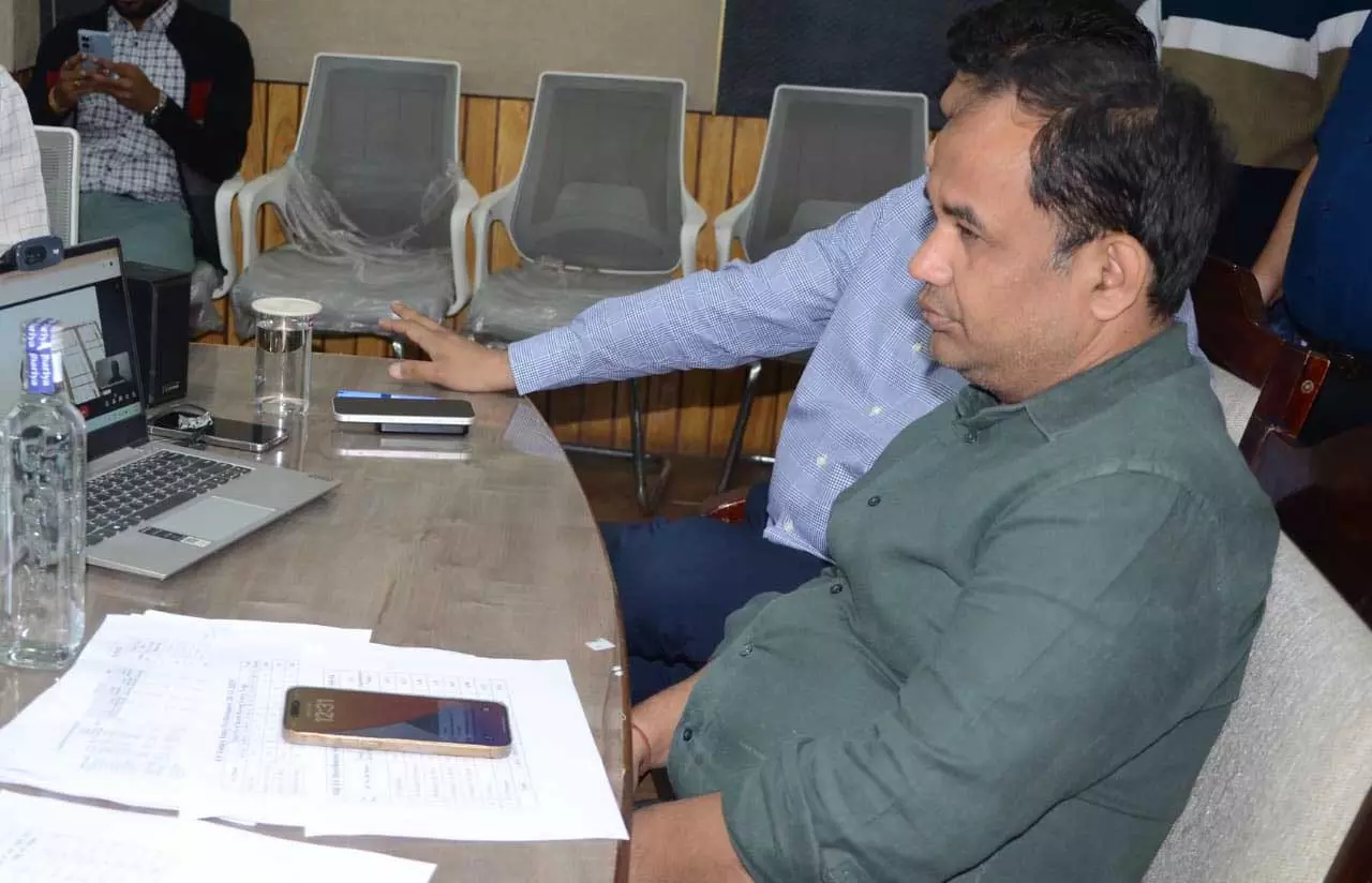 रायपुर: कलेक्टर ने SIR प्रक्रिया में दिखाई सख्ती, इलेक्शन मोड में तेजी से कार्य करने के दिए निर्देश