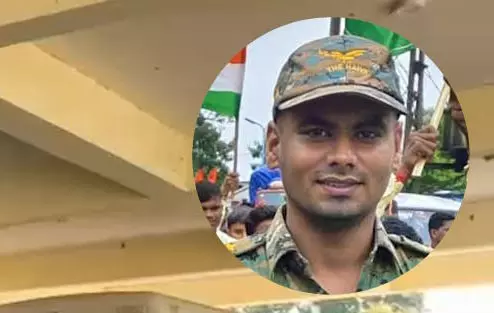 जंगल में घंटों गूंजती गोलियों के बीच… घायल जवान ने तोड़ी अंतिम सांस — डोंगरगढ़ से आई दहला देने वाली खबर