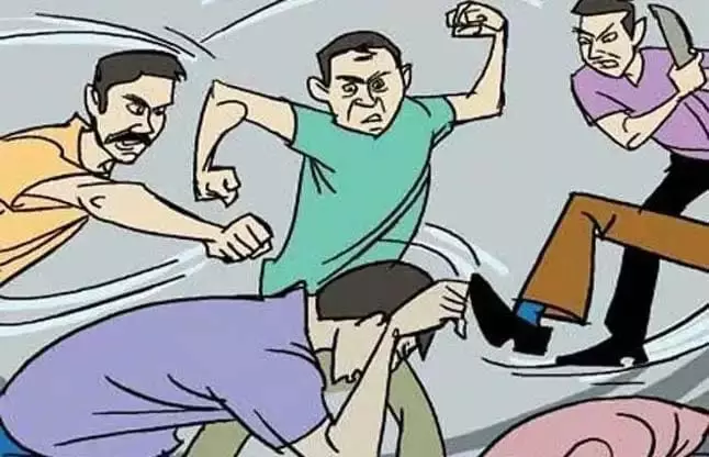 “खेत के पानी पर खौफनाक हमला! बाप-बेटे को लाठी-डंडों से पीटा, मामूली विवाद ने ले लिया हिंसक रूप”