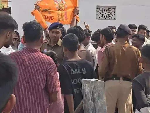 दुर्ग में प्रार्थना सभा ने मचाया हंगामा! महिला पर धर्मांतरण का आरोप, भीम आर्मी और हिंदू संगठनों में टकराव