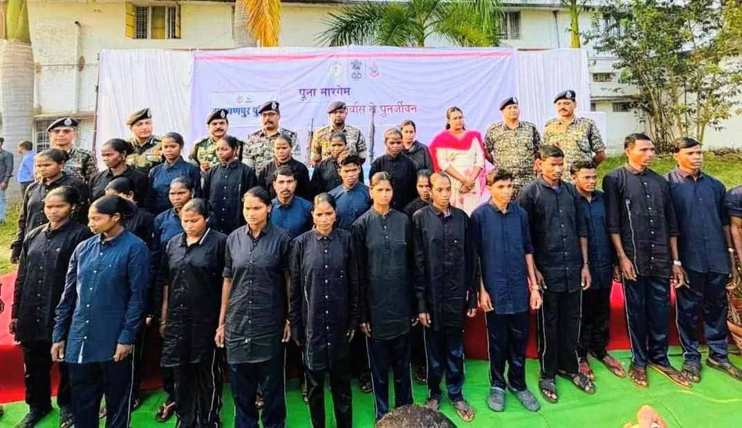 नारायणपुर में बड़ी सफलता: 28 माओवादी कैडरों ने किया आत्मसमर्पण