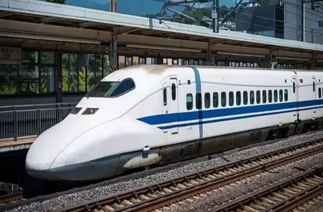  Bullet Train Shock! क्या भारत में अब शुरू होने वाला है हाई-स्पीड ट्रैवल का ‘महापरिवर्तन’? PM मोदी ने अचानक पहुंचकर किया सूरत स्टेशन का निरीक्षण — MAHSR प्रोजेक्ट पर सबसे बड़ा अपडेट सामने आया!