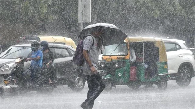 Weather Update: 40 किमी/घंटा की रफ्तार से चलेंगी तेज हवाएं, कई राज्यों में भारी बारिश का अलर्ट; IMD ने जारी किया नया अपडेट