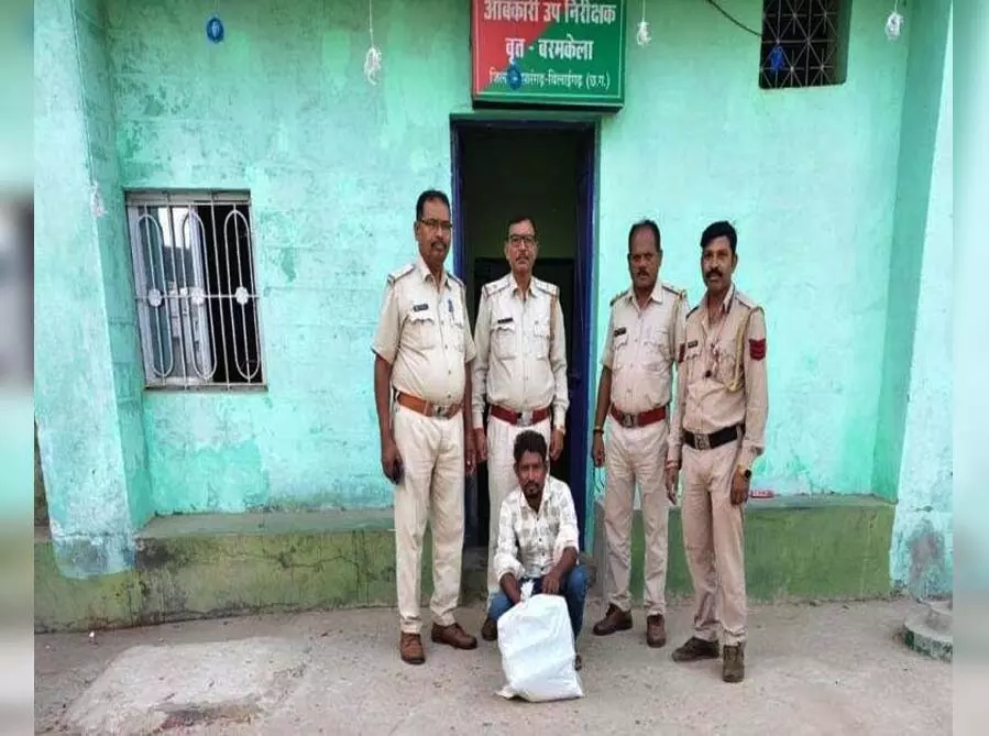 अवैध शराब पर आबकारी विभाग की बड़ी कार्रवाई,14 लीटर महुआ शराब जब्त, आरोपी न्यायिक रिमांड पर जेल भेजा गया