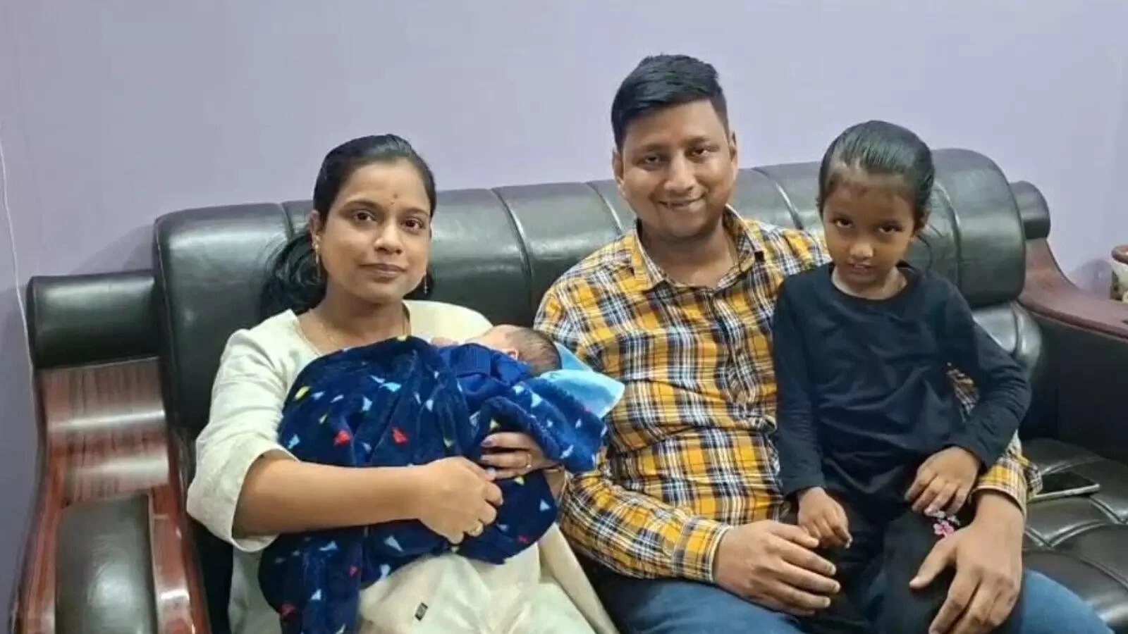 बिहार: प्रसव पीड़ा के बावजूद महिला DCLR ने पूरी की चुनाव ड्यूटी, फिर अस्पताल में जन्मी बेटी