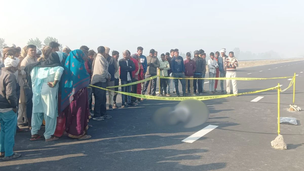गंगा एक्सप्रेस-वे पर अर्धनग्न हालत में युवक का शव बरामद, हत्या की आशंका