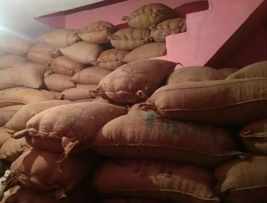 सूरजपुर: अवैध धान भंडारण का भंडाफोड़, 960 बोरा धान और पीडीएस चावल जब्त