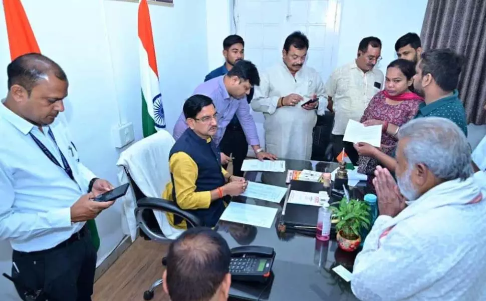 सांसद तोखन साहू ने बिलासपुर में लगाया जनदर्शन, नागरिकों की समस्याओं का लिया संज्ञान