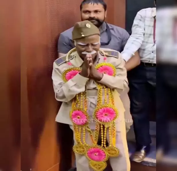 101 वर्ष के वीर योद्धा लेफ्टिनेंट आर. माधवन पिल्लई को राष्ट्र करता है सलाम
